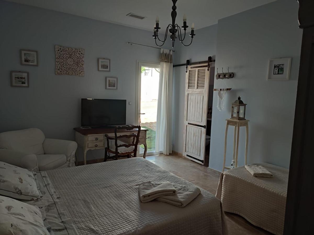 Les Olivades Bed & Breakfast Magalas Exterior photo